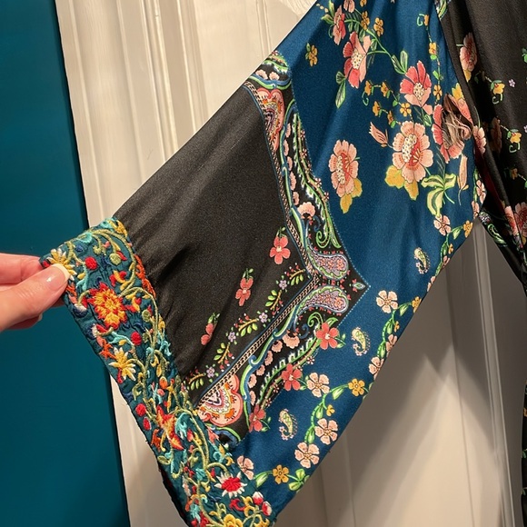 Kimono style Johnny Was silk dress - Picture 3 of 7